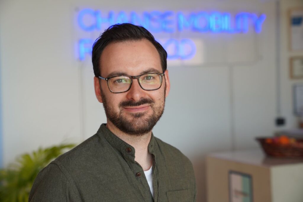 Profilbild von Tobias Griesmeier, Senior Manager Public Policy DACH bei TIER; Mitglied des Projektkonsortiums aqt.