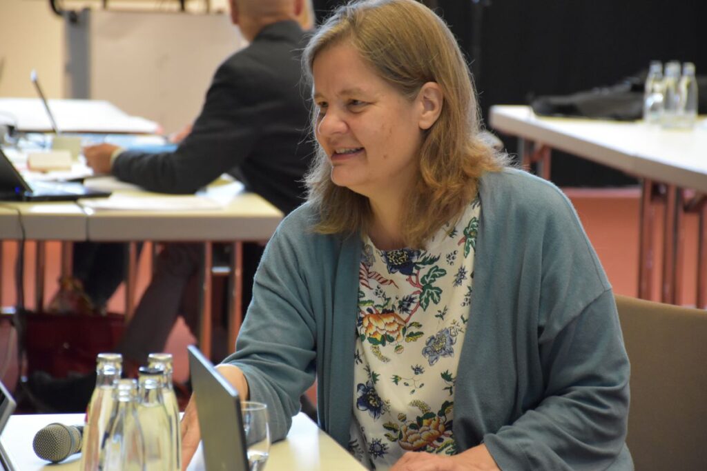 Profilbild von Prof. Dr. Miranda Schreurs, Lehrstuhlinhaberin für Umwelt- und Klimapolitik an der Hochschule für Politik an den Technischen Universitäten München; Mitglied der Projektkonsortien ReMGo und ReMIX.