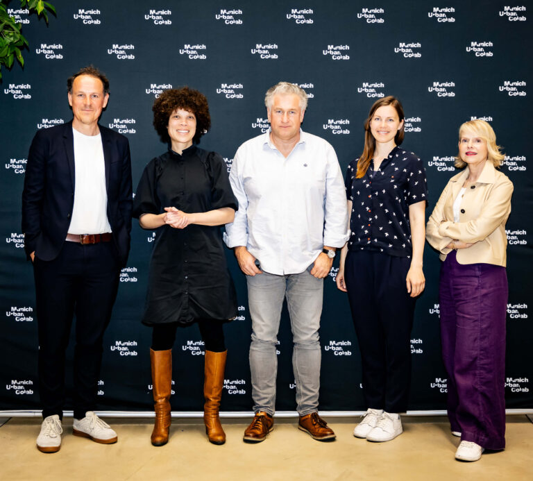 Das Foto zeigt fünf Speaker der 19. Speaker Series mit dem Thema "Der Automobile Mensch".