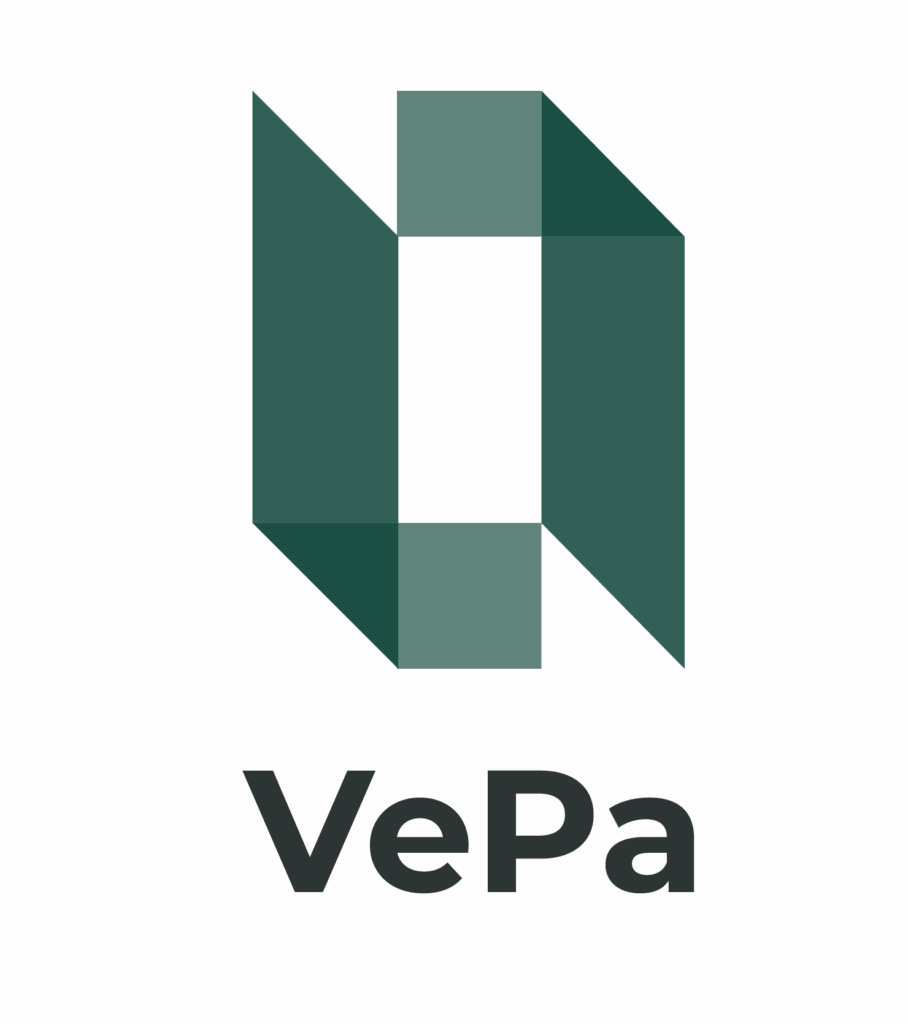 Das Logo zeigt ein geometrisches Symbol, das aus vier grünfarbenen Rechtecken besteht, die so angeordnet sind, dass sie ein offenes Quadrat oder eine Art Rahmen bilden. Unter dem Symbol steht in schwarzer Schrift das Wort "VePa". Die Rechtecke haben unterschiedliche Grüntöne, die einen 3D-Effekt erzeugen