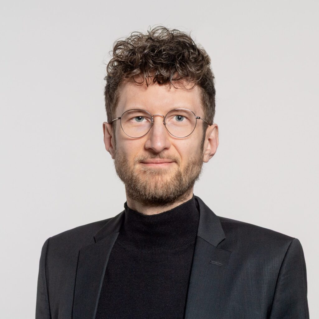 Profilbild von Dr. Alexander Wentland, Leiter des Transforming Mobility & Society (TraMS) Lab an der Professur für Innovationsforschung an der TU München sowie Projektleitung des MCube Projektes ReMIX; Mitglied des MCube Strategieteams.